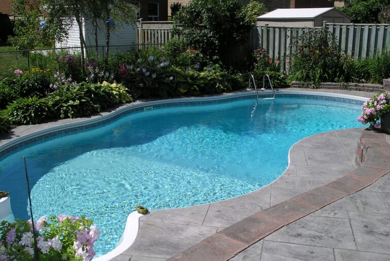 7 Helpful Tips When Choosing the Right Pool for Your Backyard