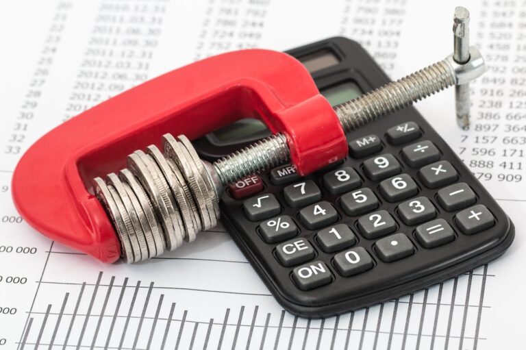 6 Effective Ways to Monitor Your Expenses and How to Minimize Them