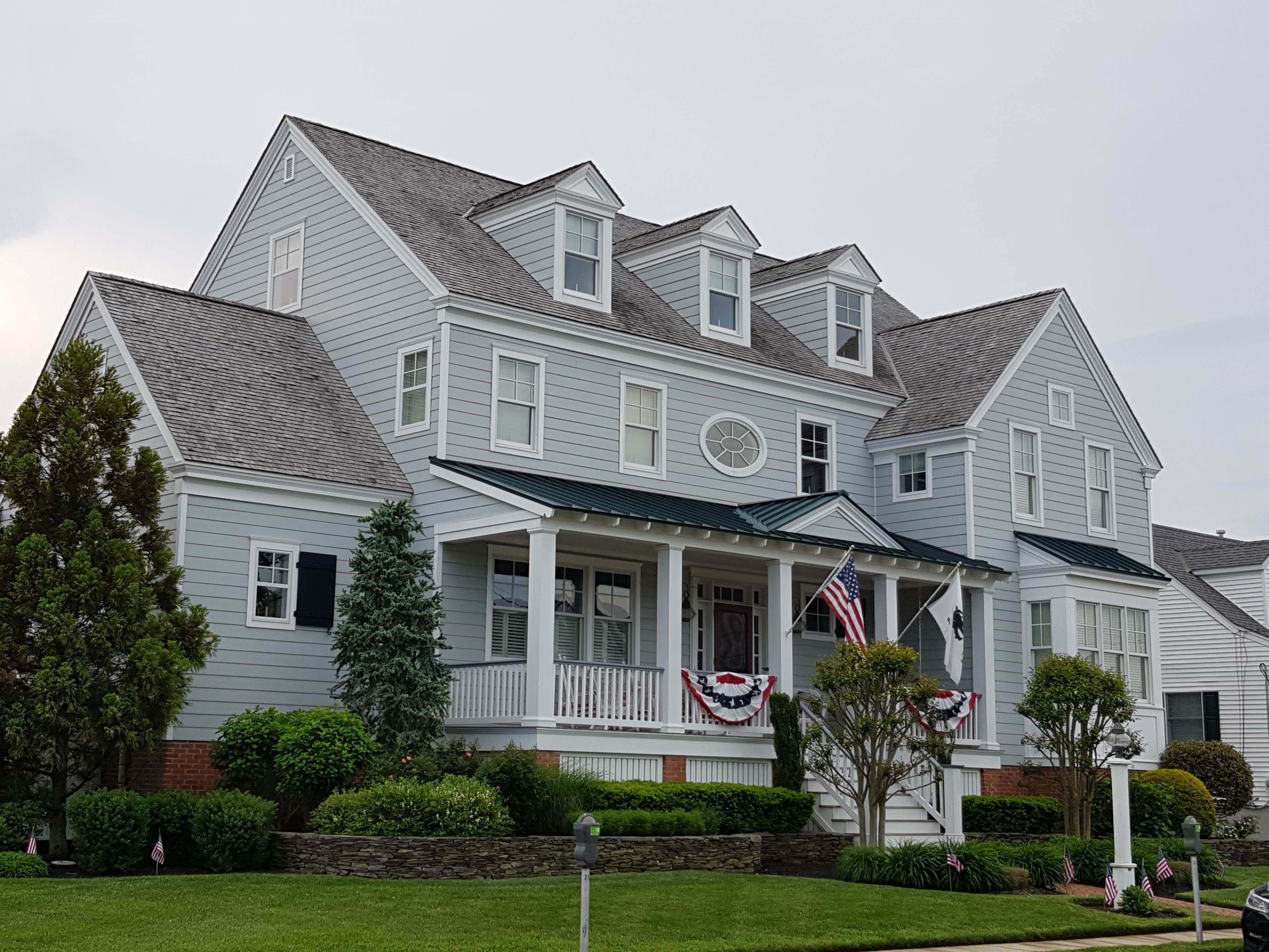 Elegant colonial-style home in Cape May, New Jersey with manicured lawn