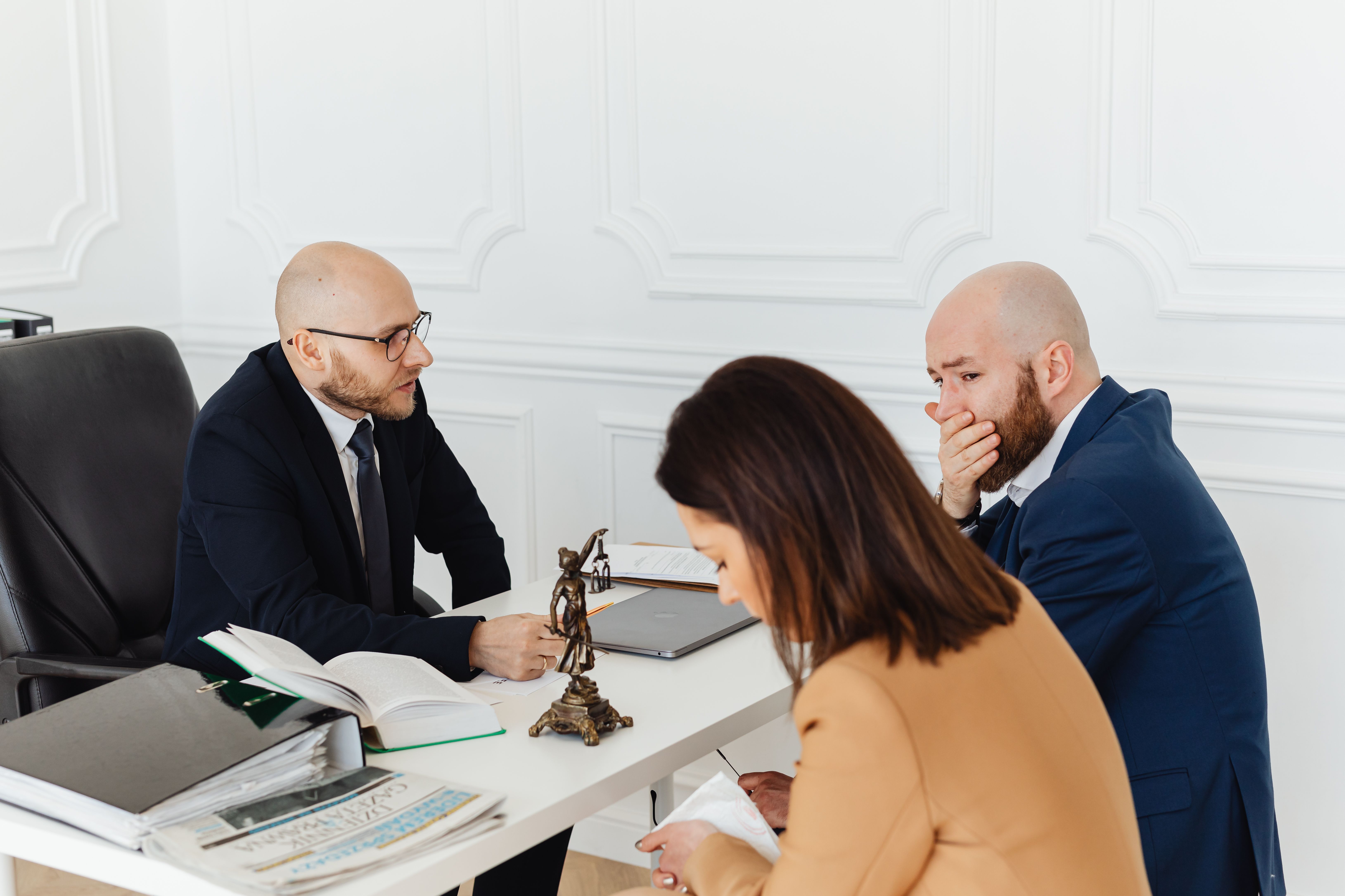 Neutral mediator guiding a respectful settlement discussion between spouses